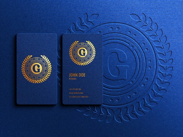 Luxe logo mockup op blauw visitekaartje