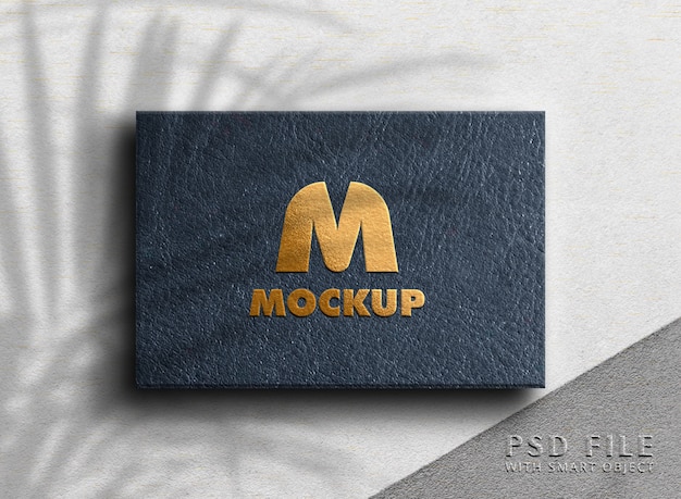 Luxe logo mockup op lederen doos