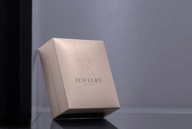 Luxurious jewelry packaging composition