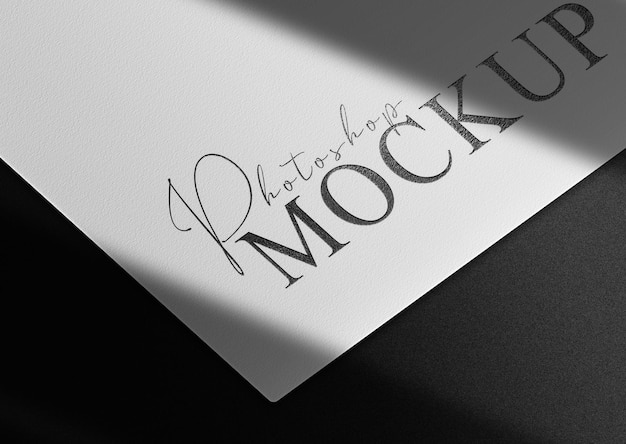 Mockup di carta goffrata nera di lusso