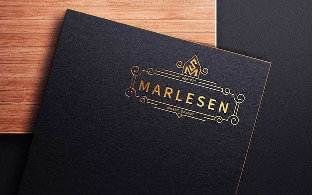 Mockup di lusso con logo impresso su carta nera