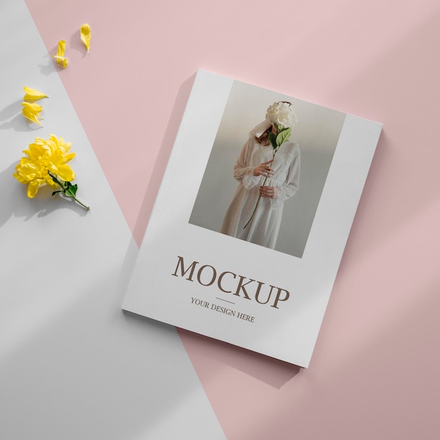 Mockup di rivista e piante piatte