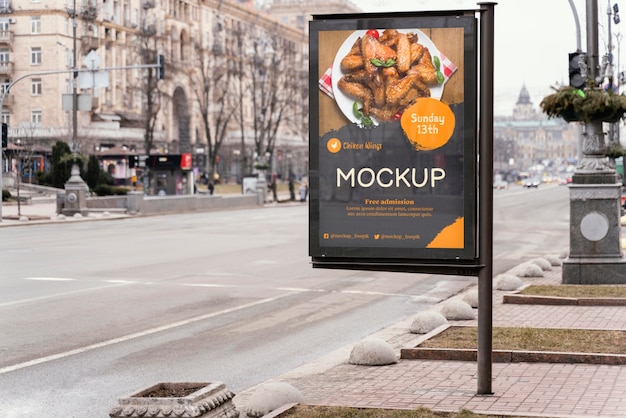 Makieta billboardu z jedzeniem w mieście