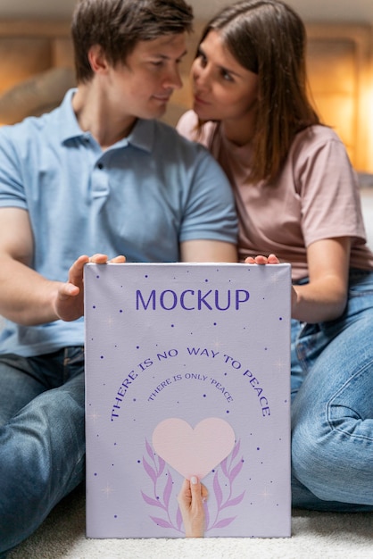 Man en vrouw met een mock-up canvas voor een geweldloze dag