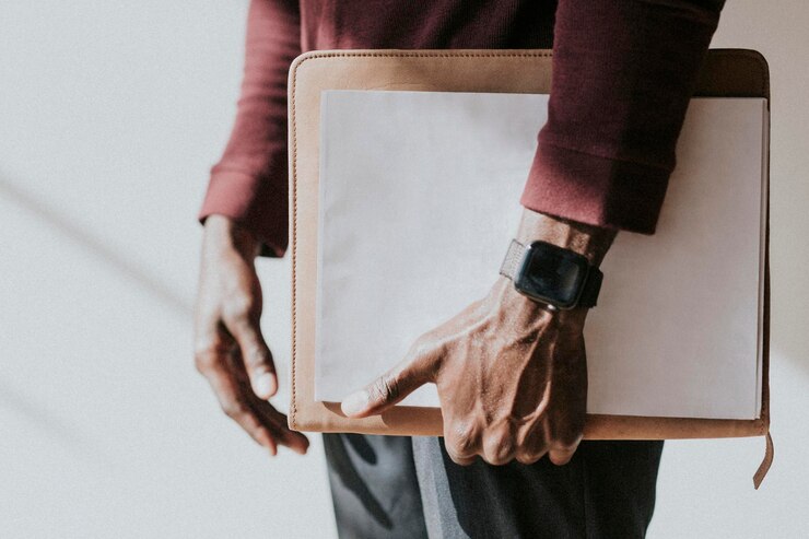 PSD man holding a white paper mockup