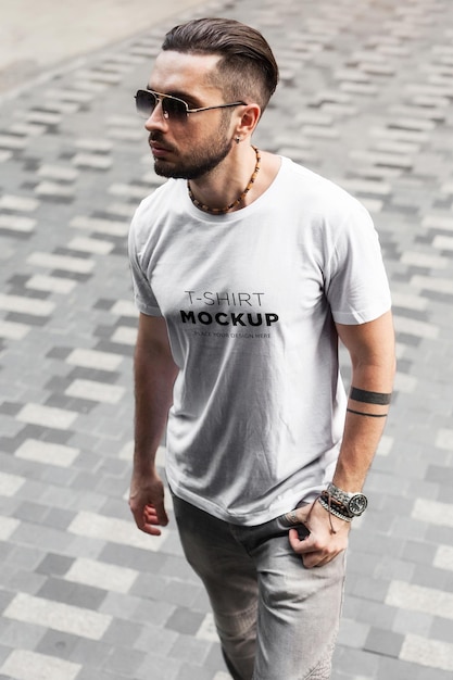 PSD man met een t-shirtmodel