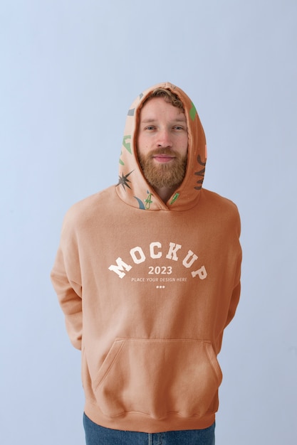 PSD man met mock-upontwerp voor sweatshirt