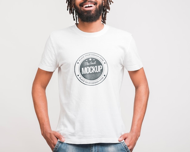 PSD man met t-shirt mockup