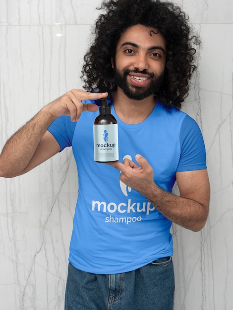 Man showing shampoo bottle mockup design