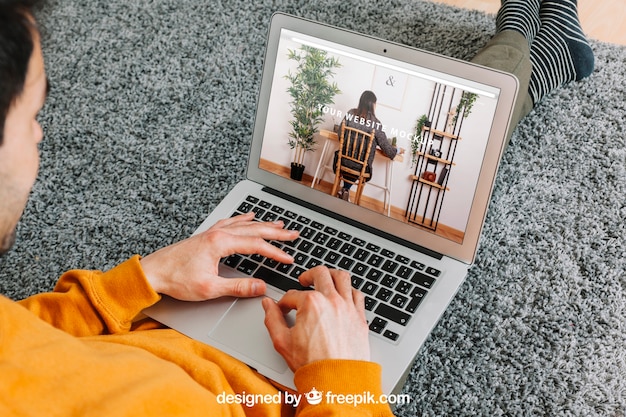 PSD uomo, usando, laptop