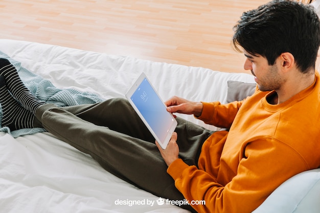 Man using tablet