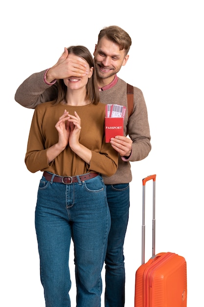 Man verrast zijn partner met vliegtickets om te reizen