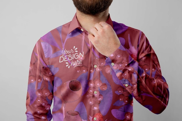 PSD mockup di camicia da portare dell'uomo