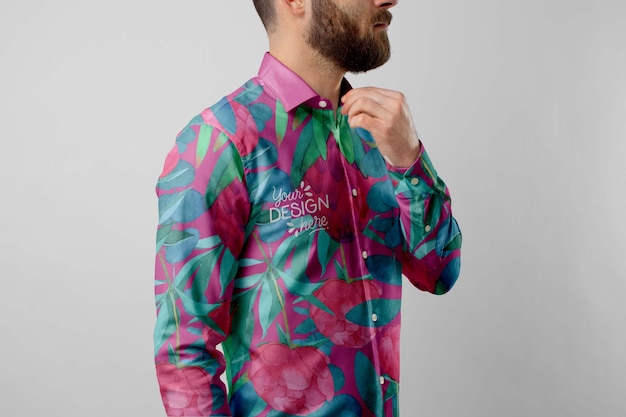 Mockup di camicia da portare dell'uomo