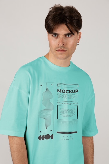 PSD man wearing t-shirt mock-up design