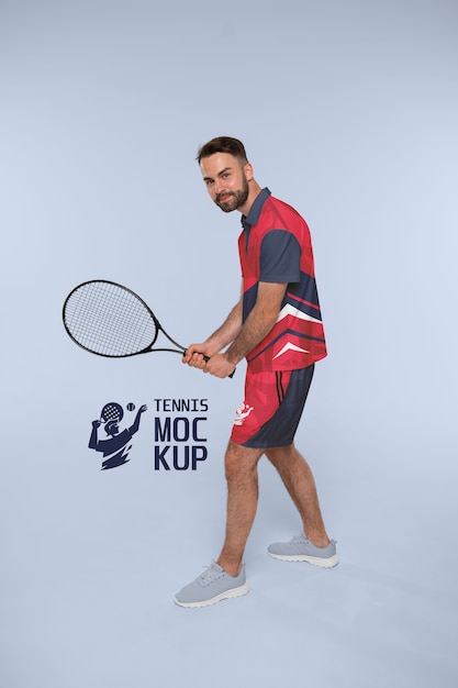PSD Мужчина в макете теннисной экипировки