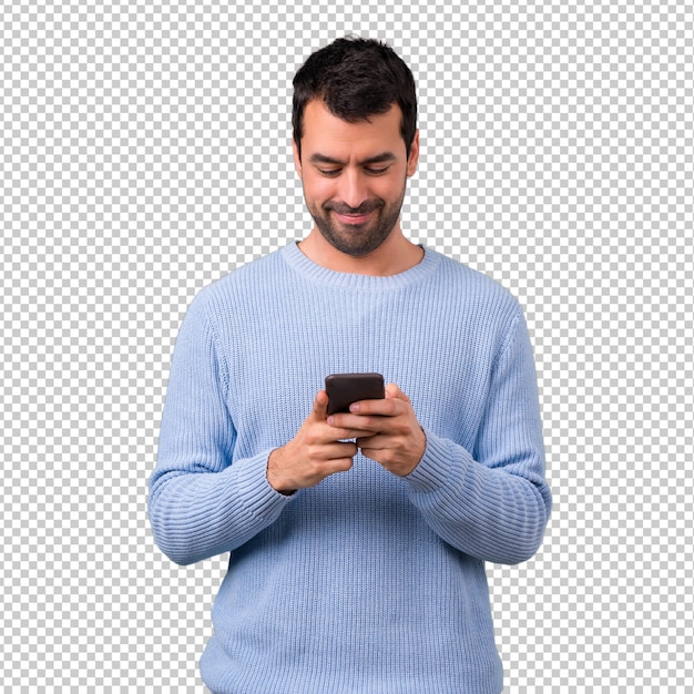 PSD 携帯電話を使った青いセーターを持つ男