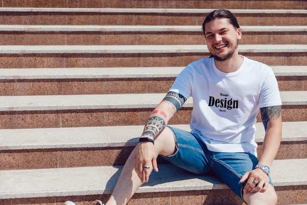 PSD mannen veranderen van kleur t-shirt mockup