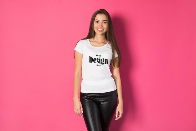 Meisje kleur veranderen t-shirt mockup