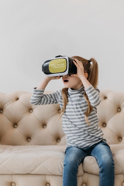 Meisje met virtual reality headset