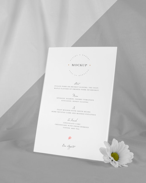 Mock-up menu con fiore bianco