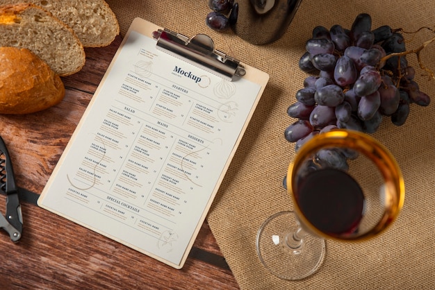 PSD menu per ristorante con pane e vino