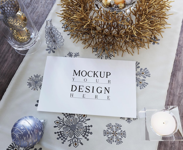 Merry christmas wenskaart mockup met kerstversiering