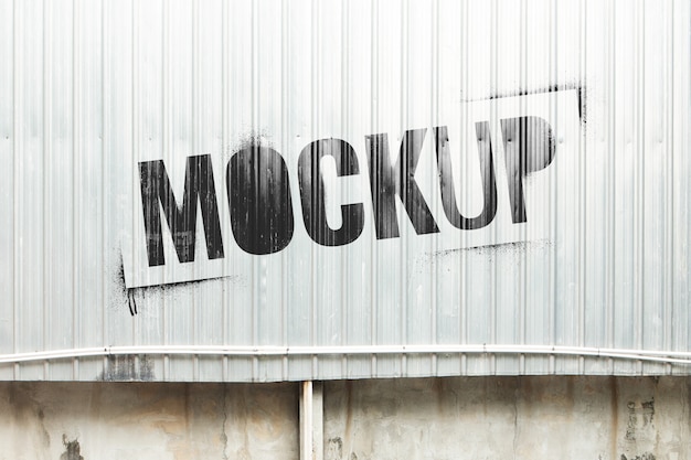 Metalen plaat muur stencil spray mockup realistisch