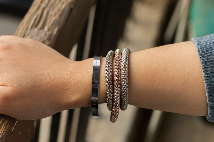 PSD metallic bracelet mock-up design for women