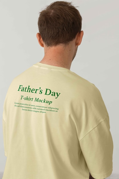 PSD mężczyzna w koszulce na dzień ojca