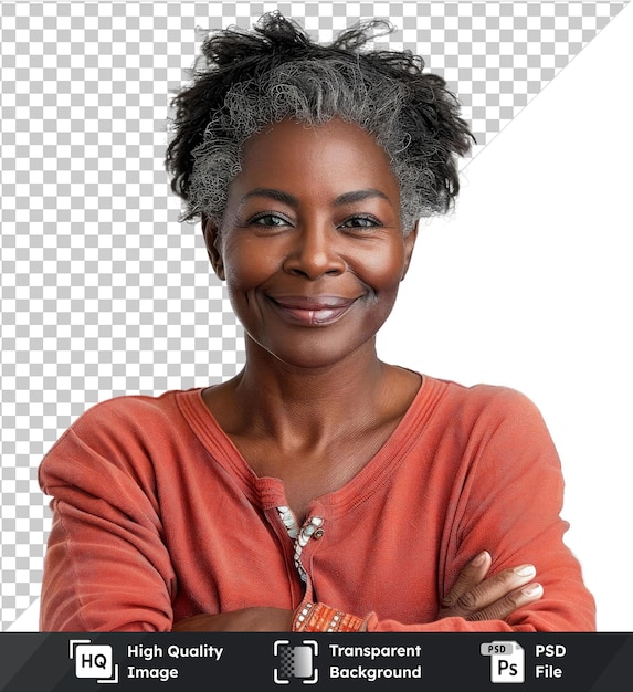 PSD donna afroamericana di mezza età sorridente con le braccia incrociate indossa una camicia arancione e rossa e un braccialetto d'argento con capelli neri e occhi marroni e un piccolo orecchio visibile