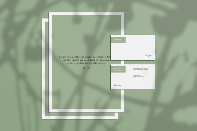 PSD ミニマリストでシンプルなステーショナリー セットのデザインと紙のモックアップ シーン クリエーターと有機的な影