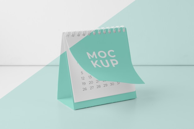 PSD assortimento di calendari mock-up minimalista