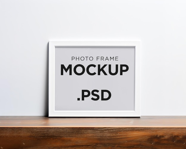 Minimalistisch fotolijstmodel op een tafel PSD-sjabloon
