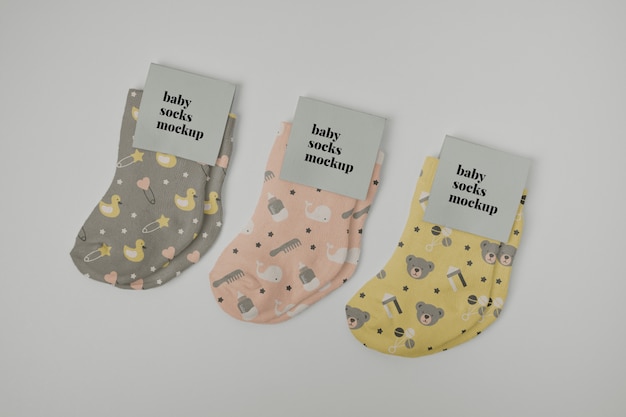 PSD minimalistische babysokjes mockup