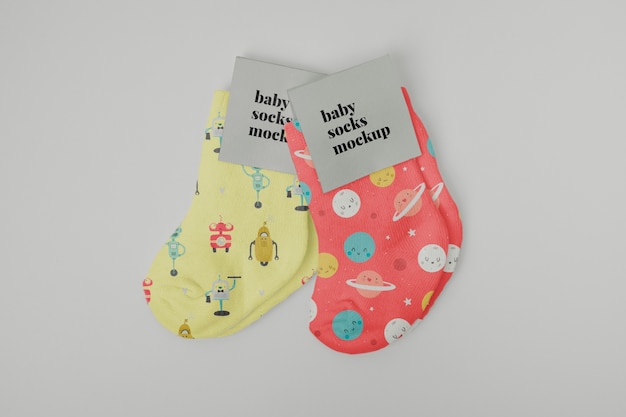 Minimalistische babysokjes mockup