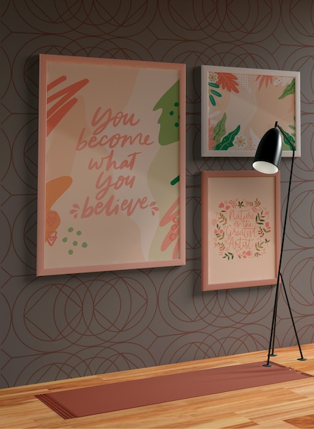 Minimalistische frames mock-up opknoping aan de muur