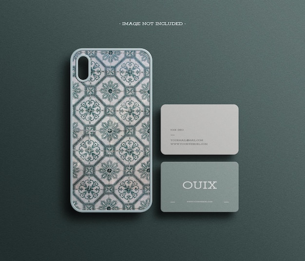 Custodia per cellulare con mockup di biglietti da visita