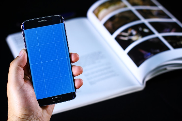 PSD mobile and hand mockup