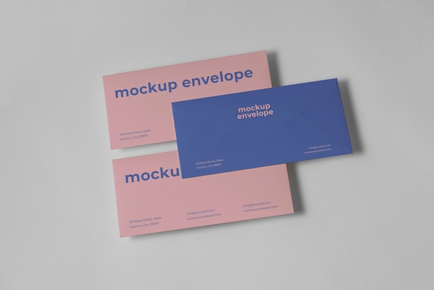 PSD mock-up van drie c5 papieren enveloppen