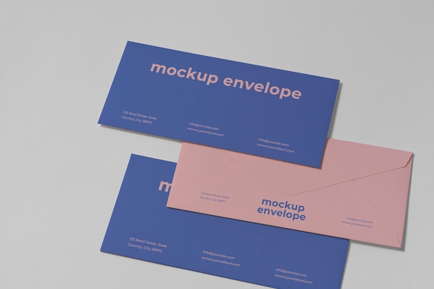 PSD mock-up van drie c5 papieren enveloppen