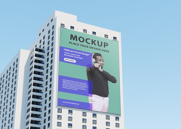 Mock-up van een billboard op een hoog gebouw op straat