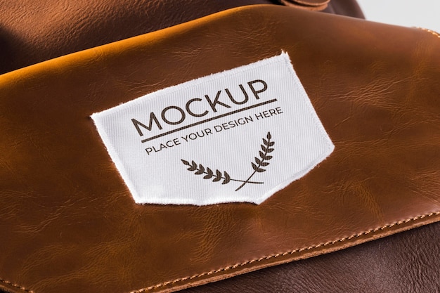 PSD mock-up van stoffen kledingstuk op leren tas