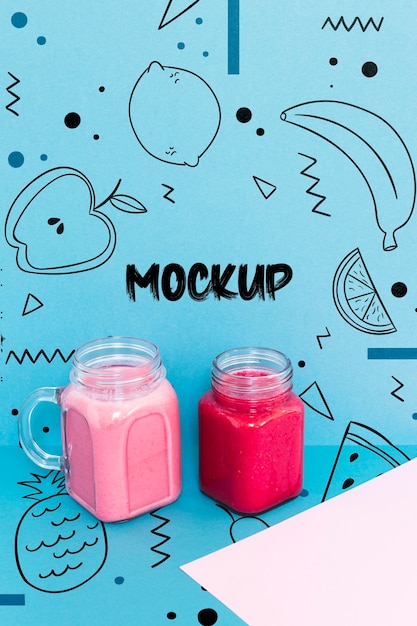 PSD mock-up voor fruitsmoothies met hoge hoek