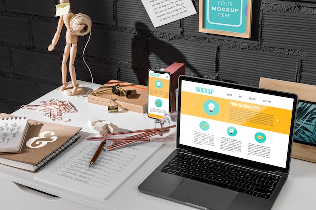 Mockup af arbejdsplads med enheder