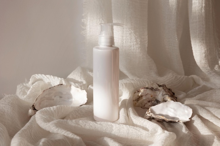 PSD mockup bottle with cosmetic jar on beige background