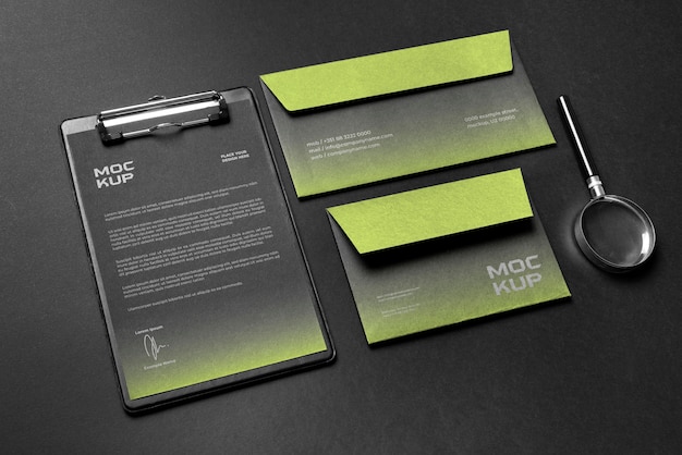 PSD mockup ciemnego zestawu papierniczego