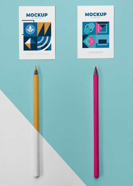 Mockup di poster con vista dall'alto e matite