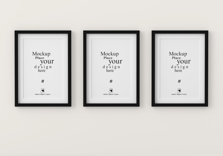 PSD mockup drie lege fotolijstjes voor mockup in lege witte ruimte