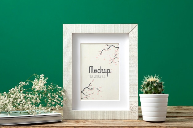 Mockup frame naast planten